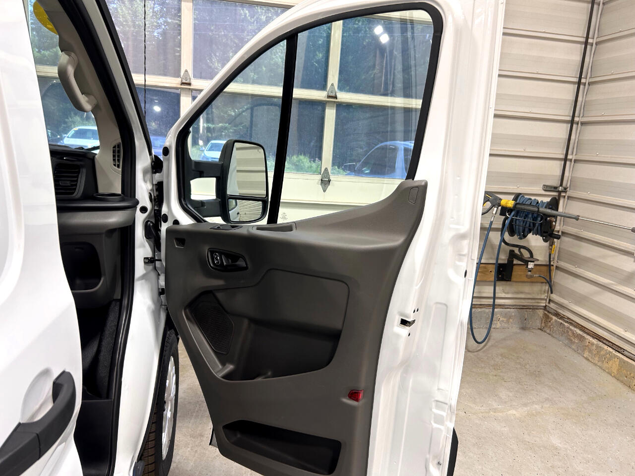 Ford E-Transit Cargo Van T-350 148" Low Rf 9500 GVWR RWD 2025 Ford E-Transit Cargo Van T-350 148" Low Rf 9500 GVWR RWD 2025