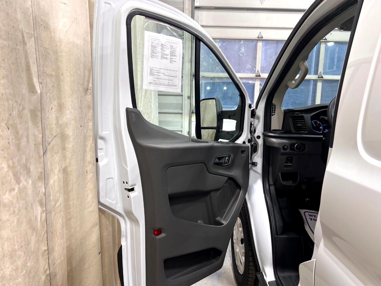 Ford E-Transit Cargo Van T-350 148" Low Rf 9500 GVWR RWD 2025 Ford E-Transit Cargo Van T-350 148" Low Rf 9500 GVWR RWD 2025