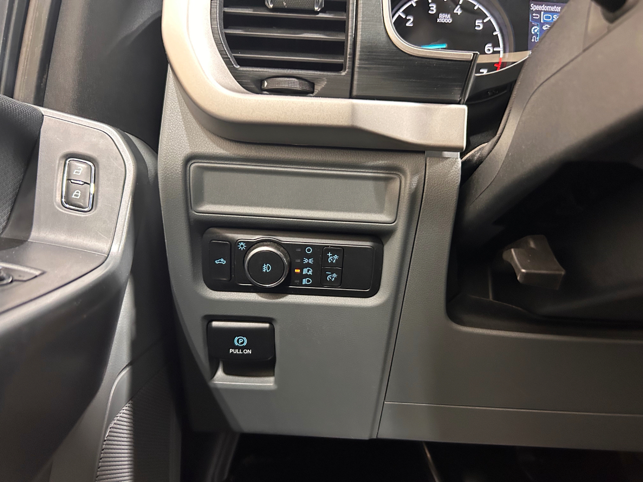 Ford F-150 XLT SuperCab 6.5-ft. Bed 4WD 2021 Ford F-150 XLT SuperCab 6.5-ft. Bed 4WD 2021