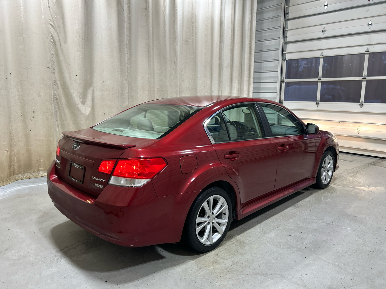 Subaru Legacy 4dr Sdn H4 Auto 2.5i Premium 2013