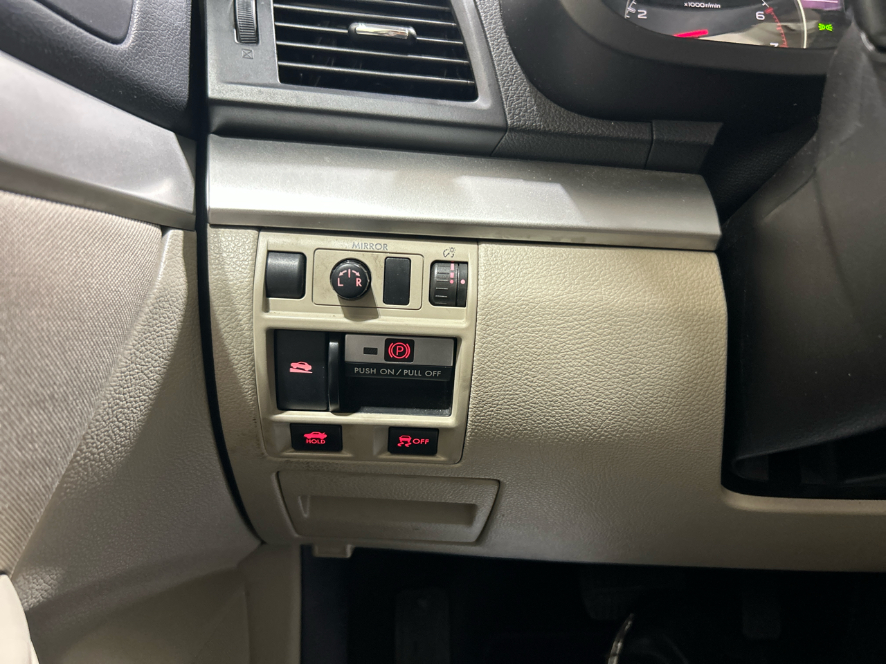 Subaru Legacy 4dr Sdn H4 Auto 2.5i Premium 2013