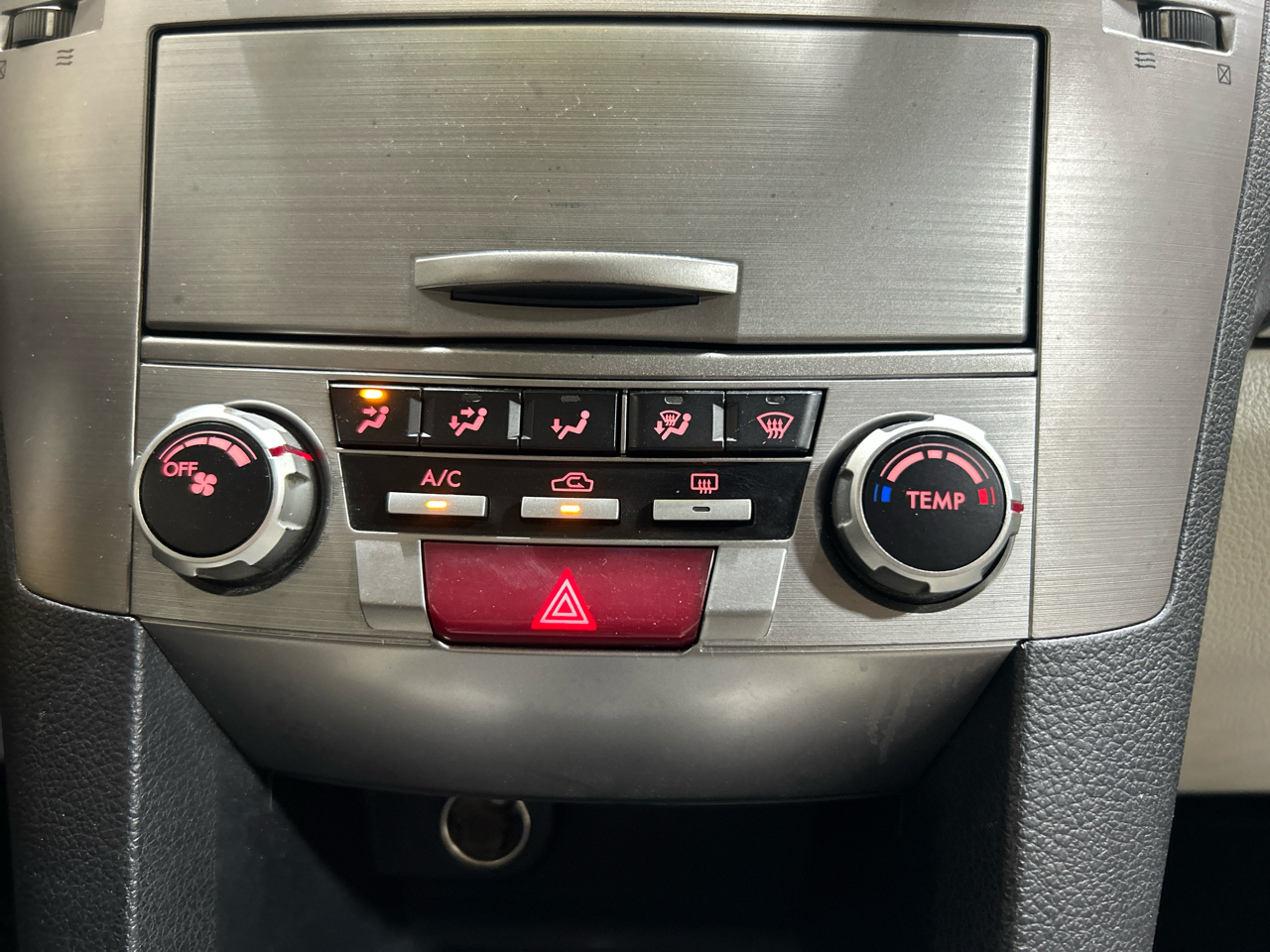 Subaru Legacy 4dr Sdn H4 Auto 2.5i Premium 2013