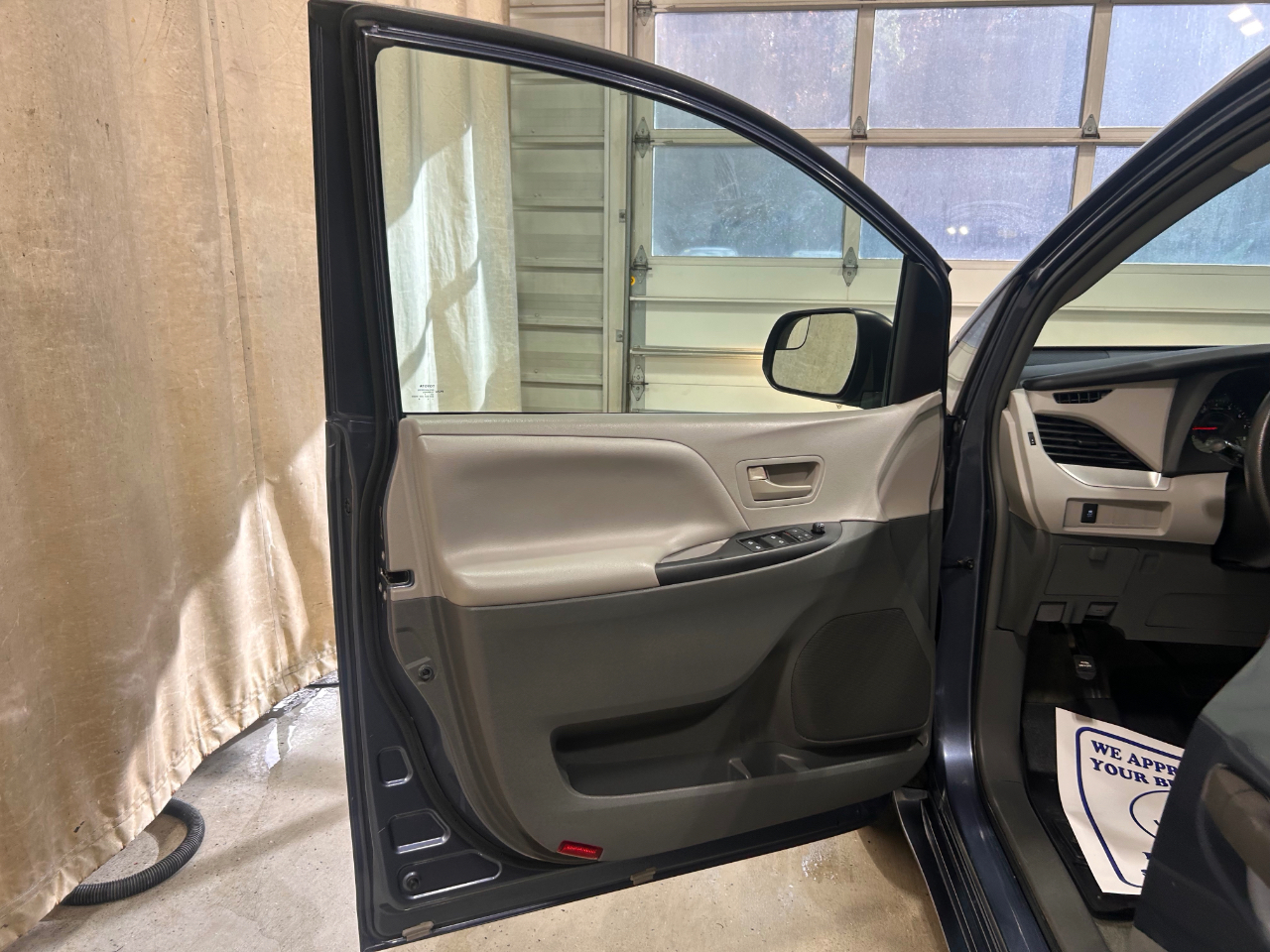 Toyota Sienna 5dr 7-Pass Van L FWD (Natl) 2015 Toyota Sienna 5dr 7-Pass Van L FWD (Natl) 2015