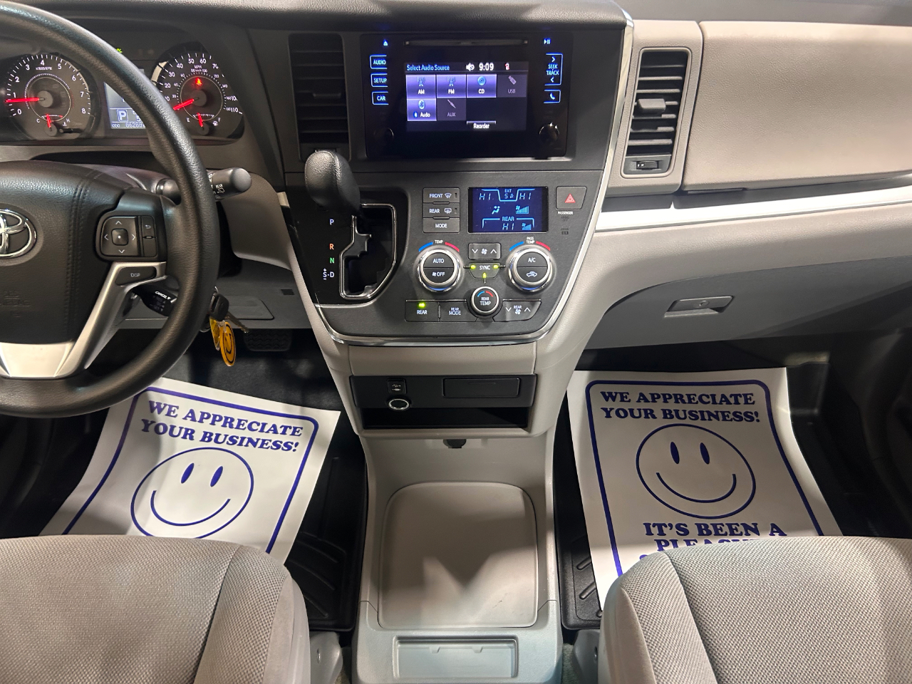 Toyota Sienna 5dr 7-Pass Van L FWD (Natl) 2015 Toyota Sienna 5dr 7-Pass Van L FWD (Natl) 2015