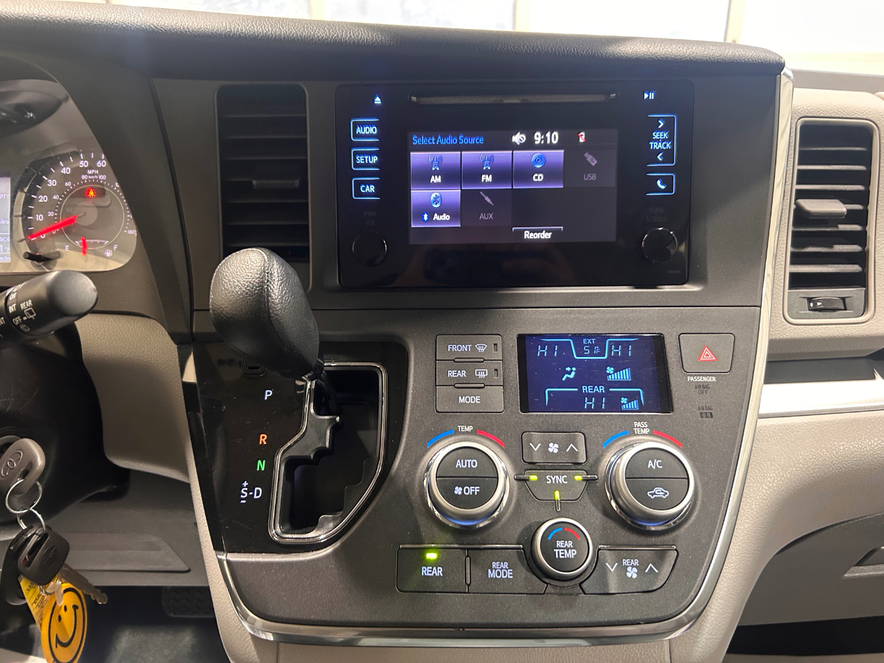 Toyota Sienna 5dr 7-Pass Van L FWD (Natl) 2015 Toyota Sienna 5dr 7-Pass Van L FWD (Natl) 2015