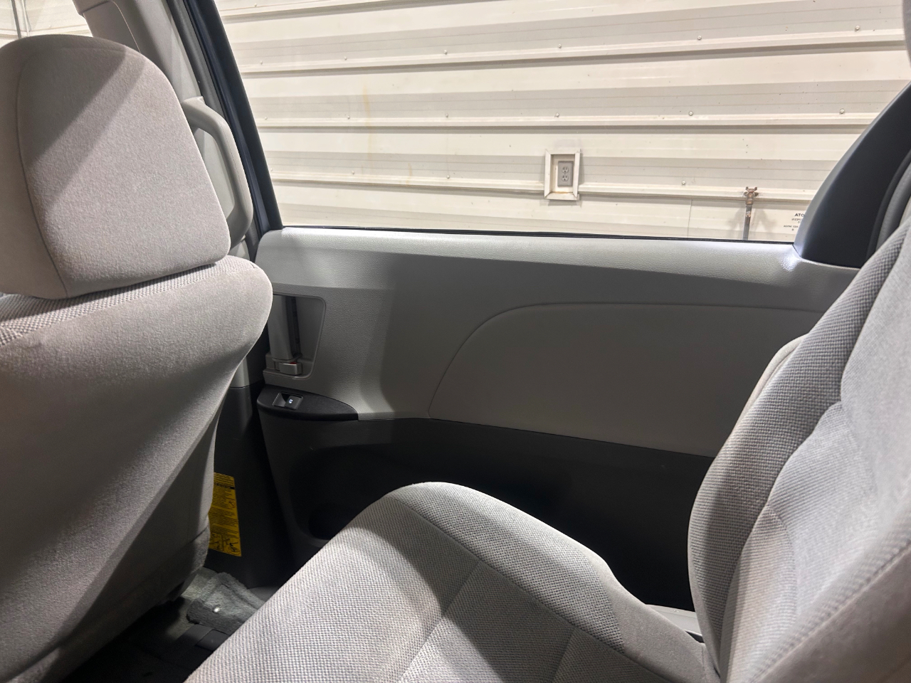 Toyota Sienna 5dr 7-Pass Van L FWD (Natl) 2015 Toyota Sienna 5dr 7-Pass Van L FWD (Natl) 2015