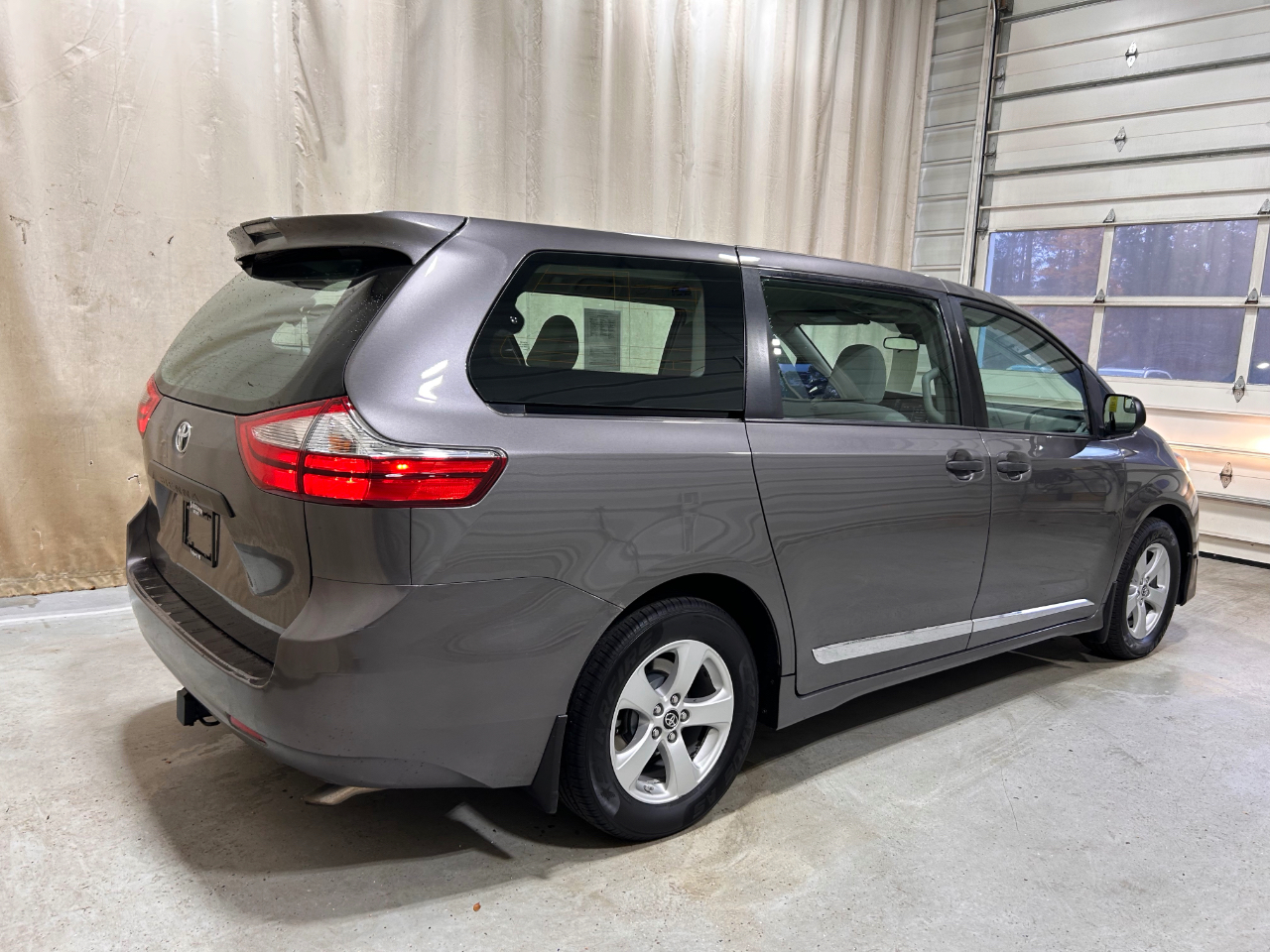 Toyota Sienna L FWD 7-Passenger (Natl) 2018