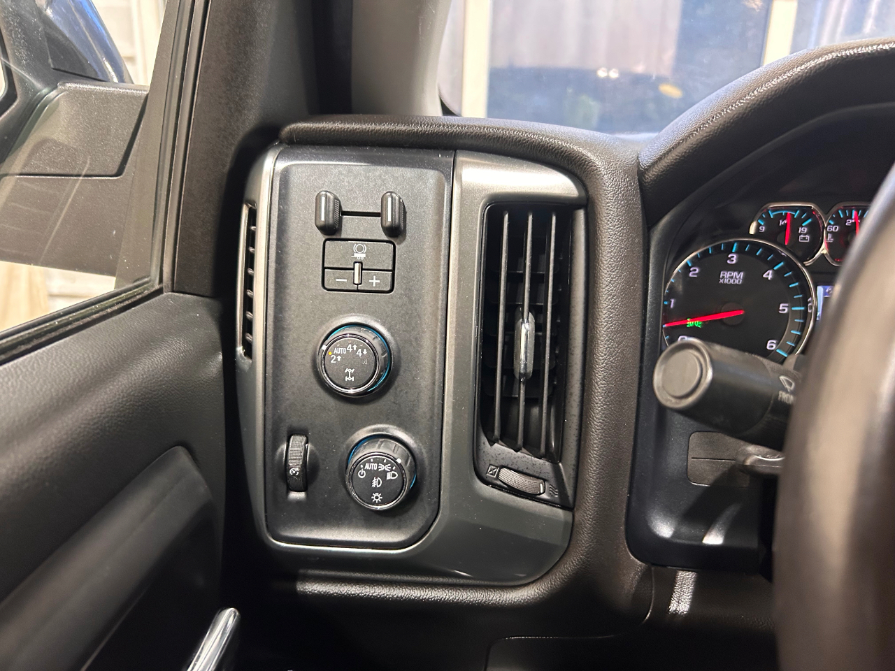 Chevrolet Silverado 1500 4WD Double Cab 143.5" LT w/1LT 2018 Chevrolet Silverado 1500 4WD Double Cab 143.5" LT w/1LT 2018