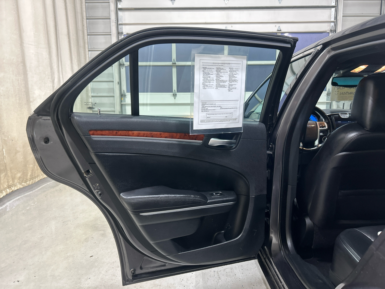 Chrysler 300 4dr Sdn AWD 2013