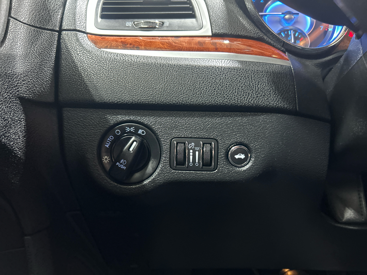 Chrysler 300 4dr Sdn AWD 2013