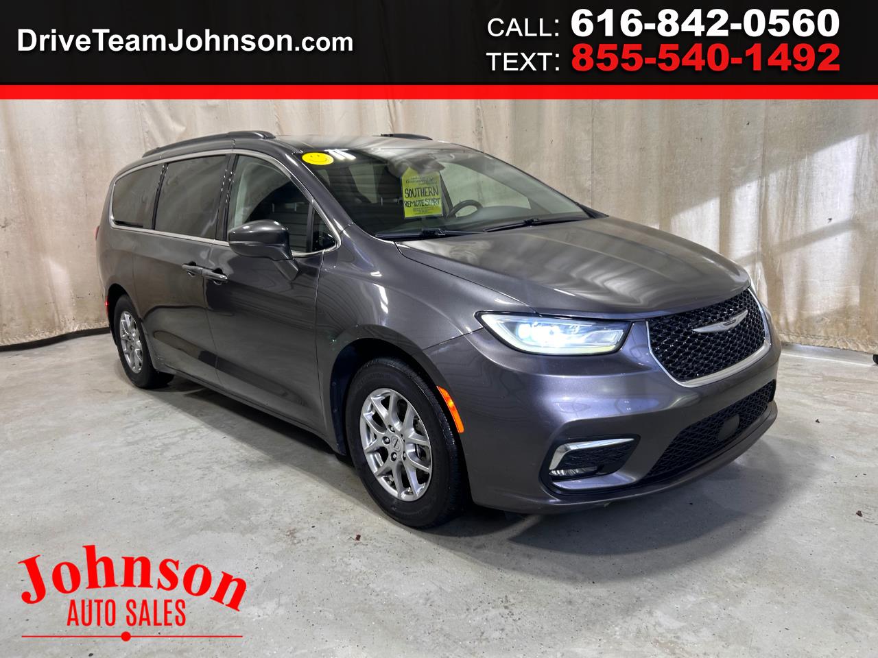 2021 Chrysler Pacifica Touring's photo