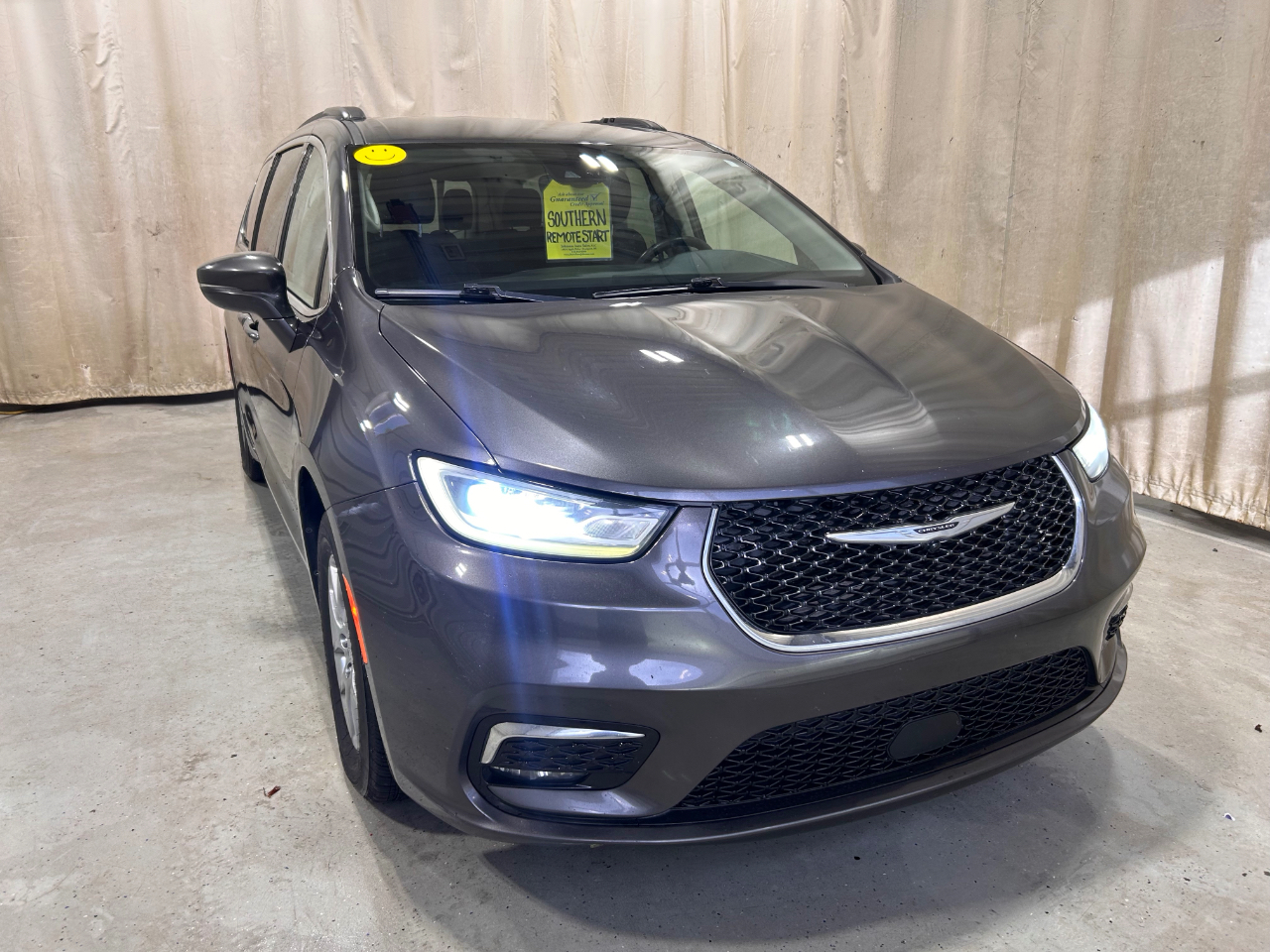 Chrysler Pacifica Touring FWD 2021