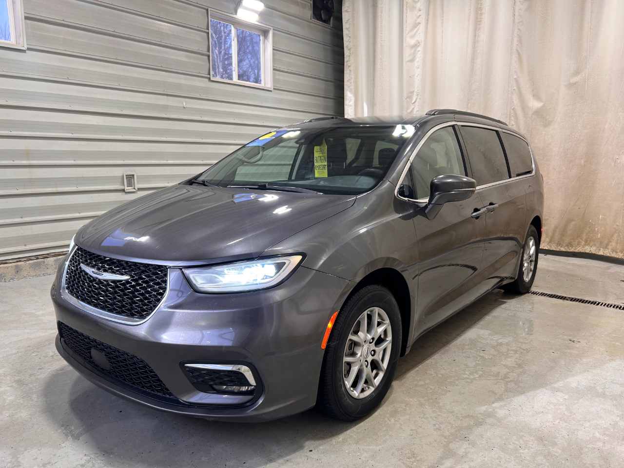 Chrysler Pacifica Touring FWD 2021