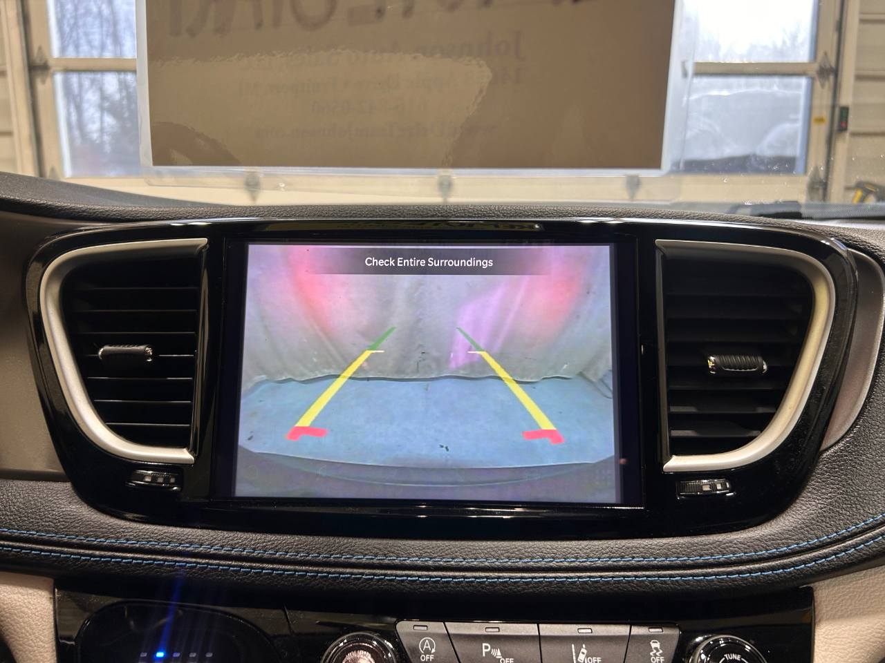 Chrysler Pacifica Touring FWD 2021