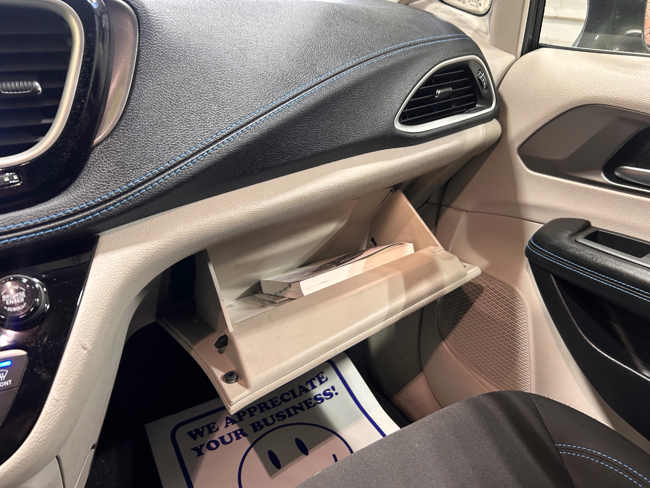 Chrysler Pacifica Touring FWD 2021