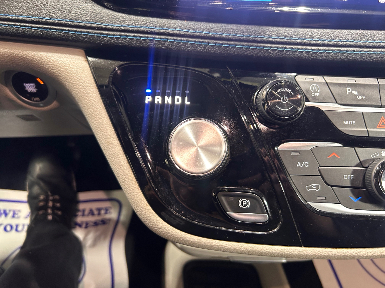 Chrysler Pacifica Touring FWD 2021