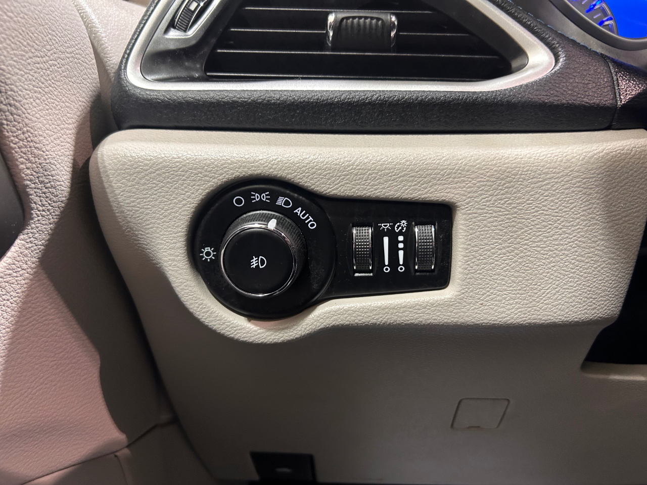 Chrysler Pacifica Touring FWD 2021