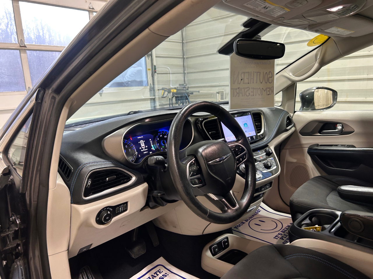 Chrysler Pacifica Touring FWD 2021