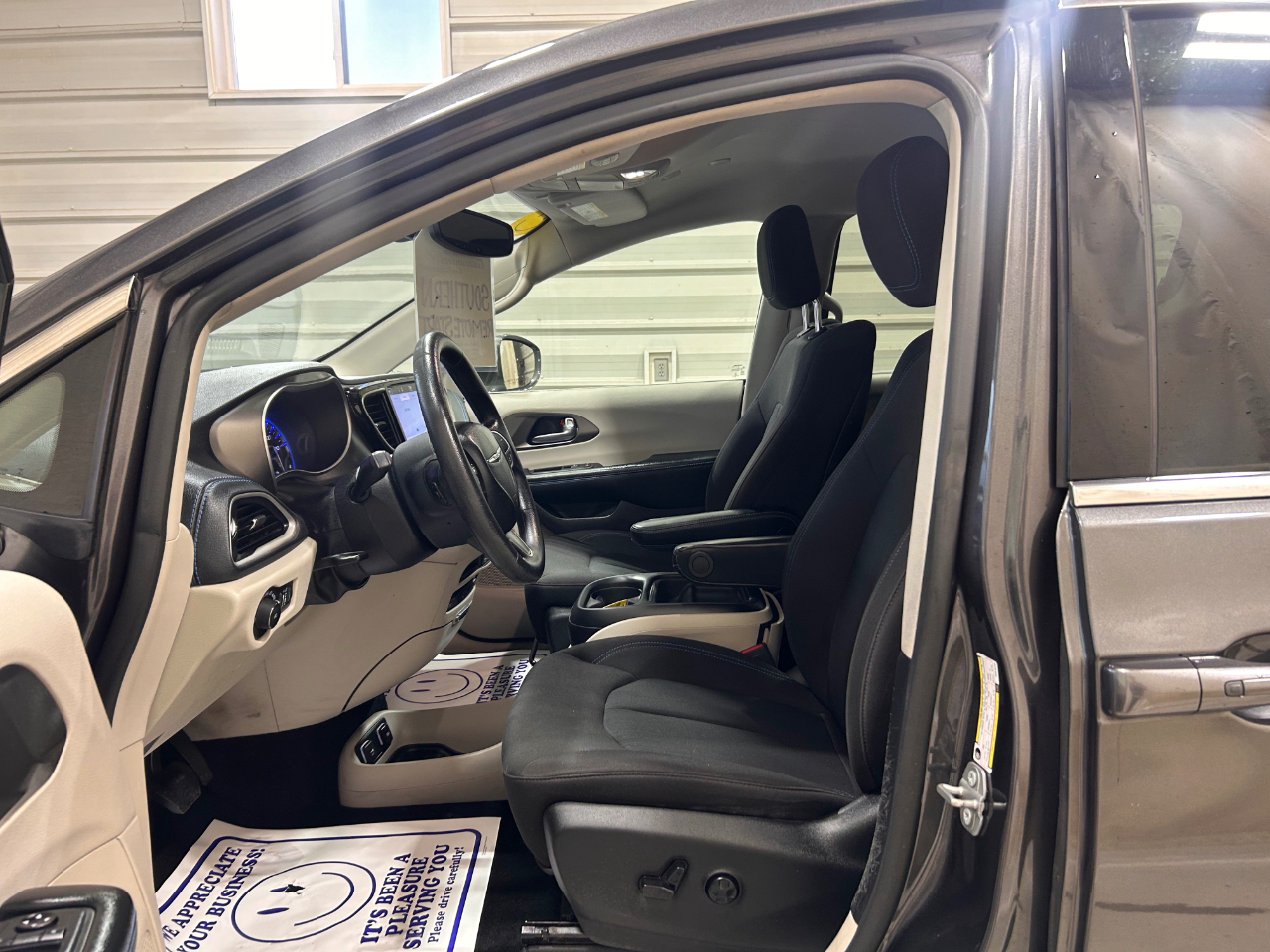 Chrysler Pacifica Touring FWD 2021