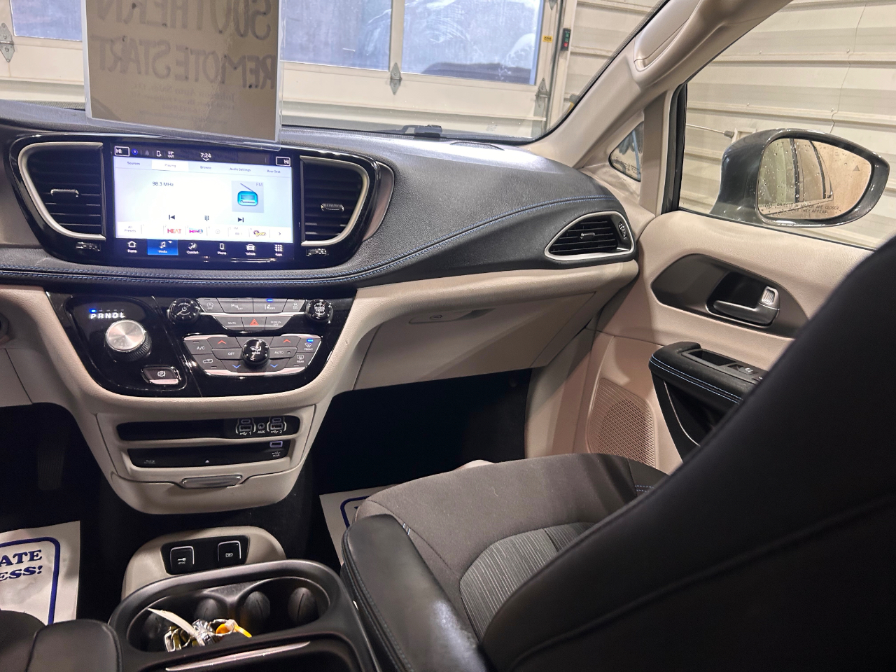 Chrysler Pacifica Touring FWD 2021