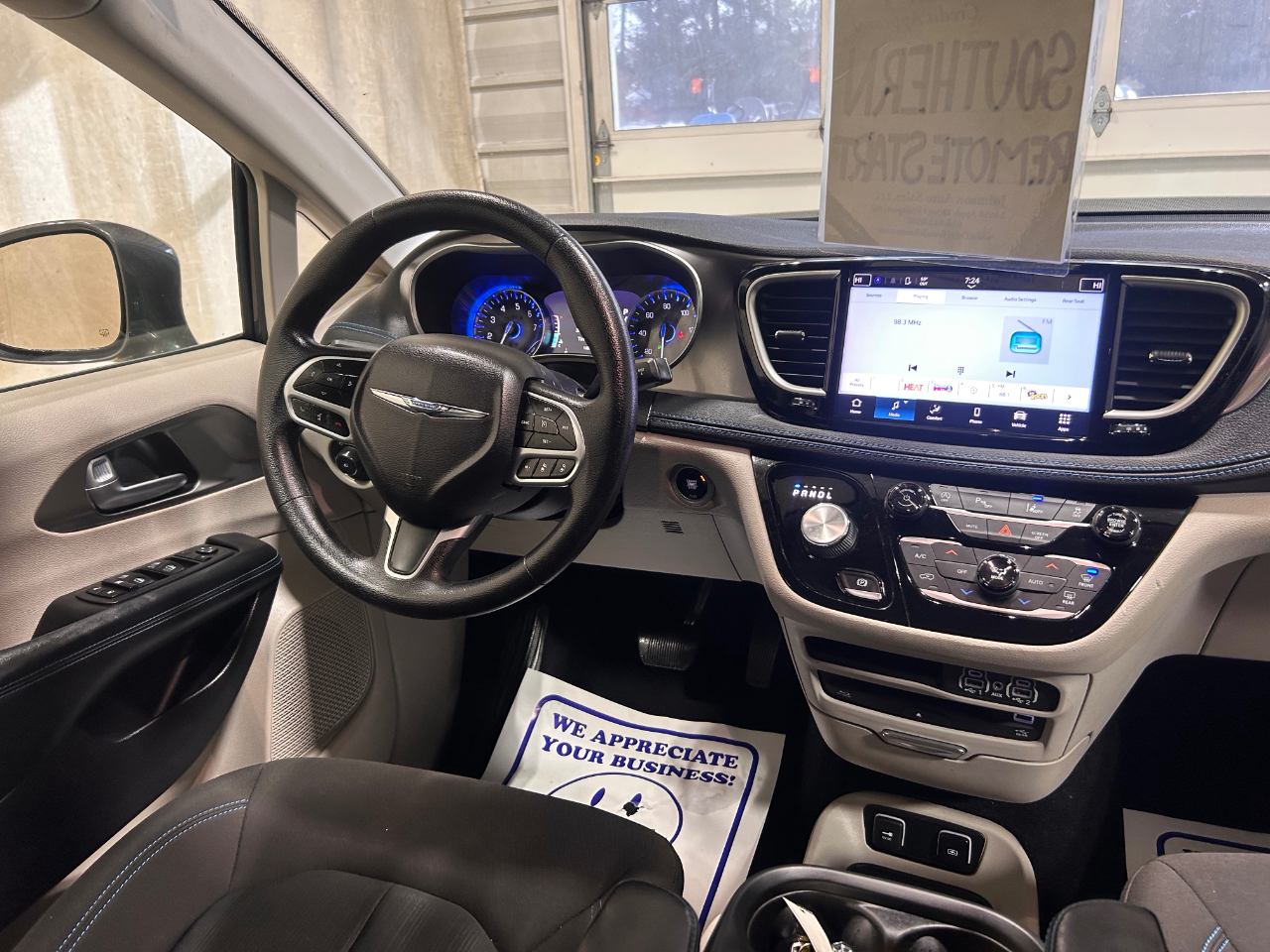 Chrysler Pacifica Touring FWD 2021