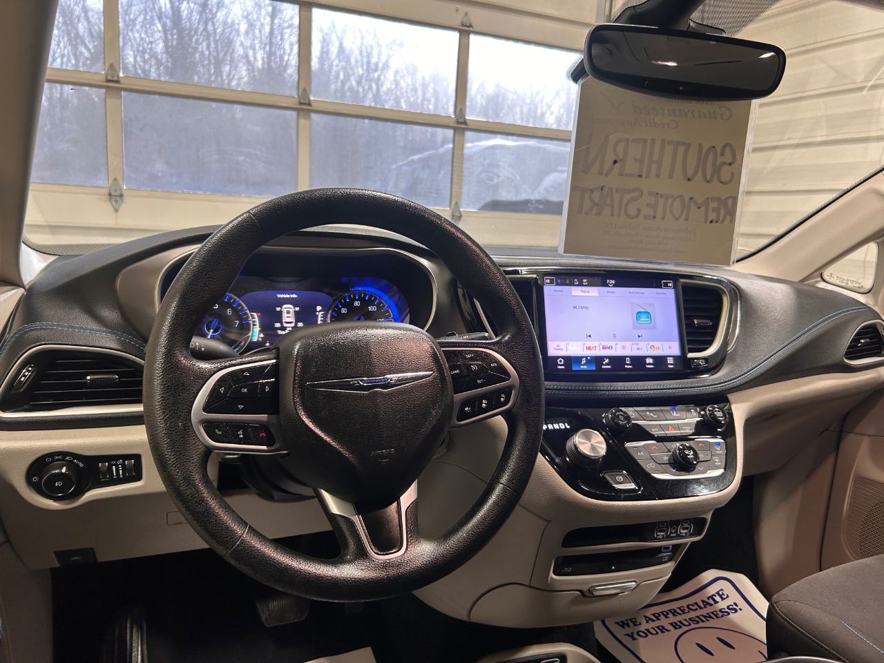 Chrysler Pacifica Touring FWD 2021