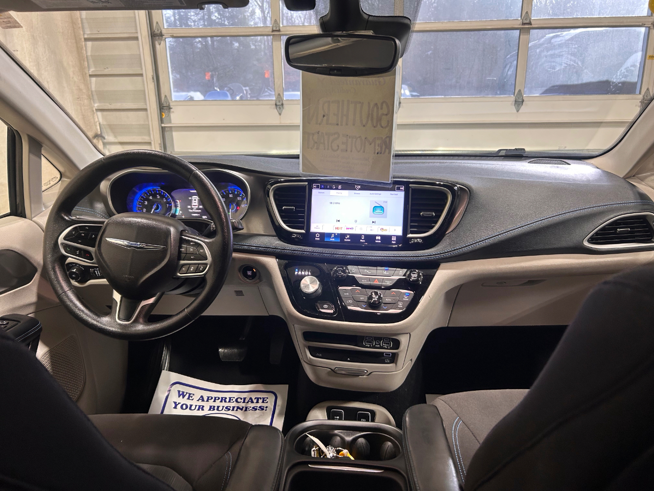 Chrysler Pacifica Touring FWD 2021