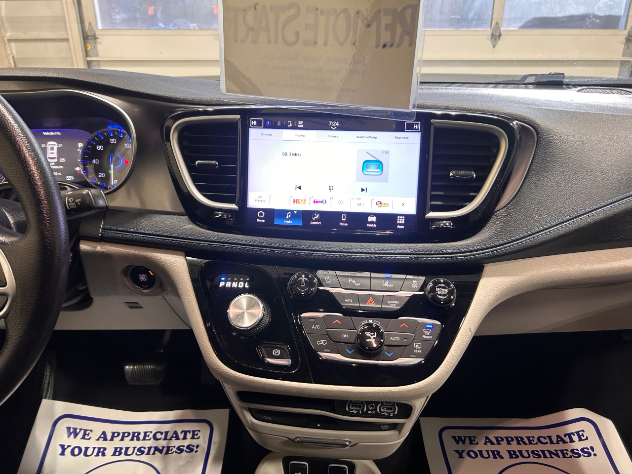 Chrysler Pacifica Touring FWD 2021