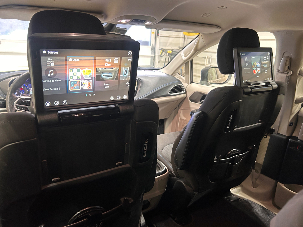 Chrysler Pacifica Touring FWD 2021