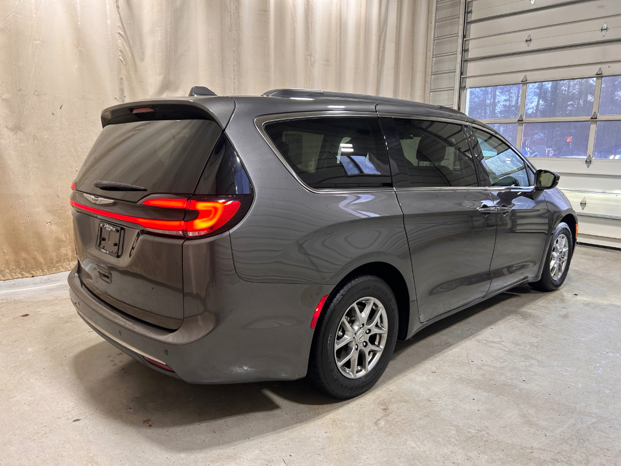 Chrysler Pacifica Touring FWD 2021