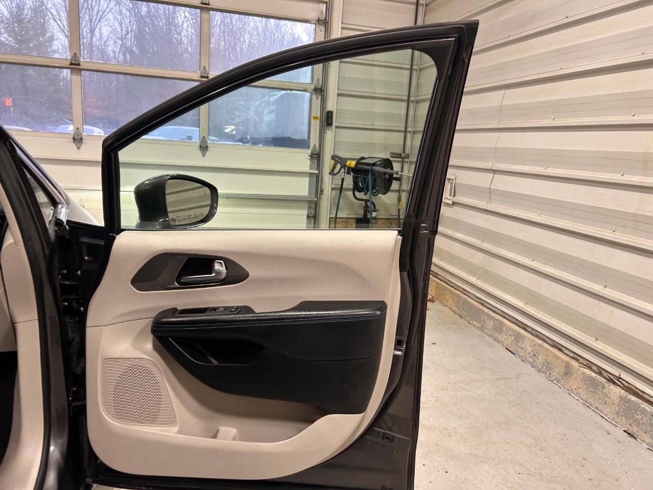 Chrysler Pacifica Touring FWD 2021