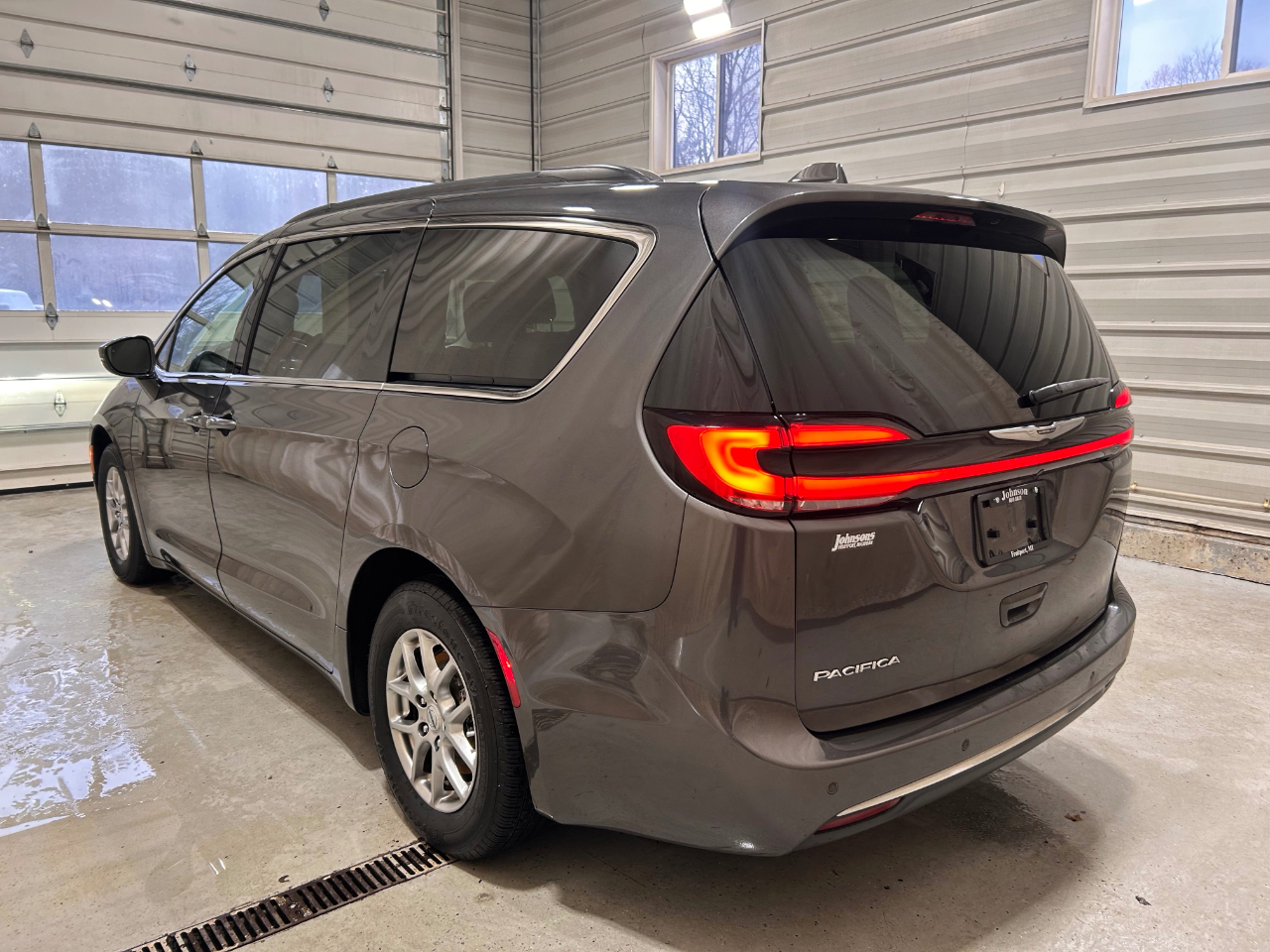 Chrysler Pacifica Touring FWD 2021