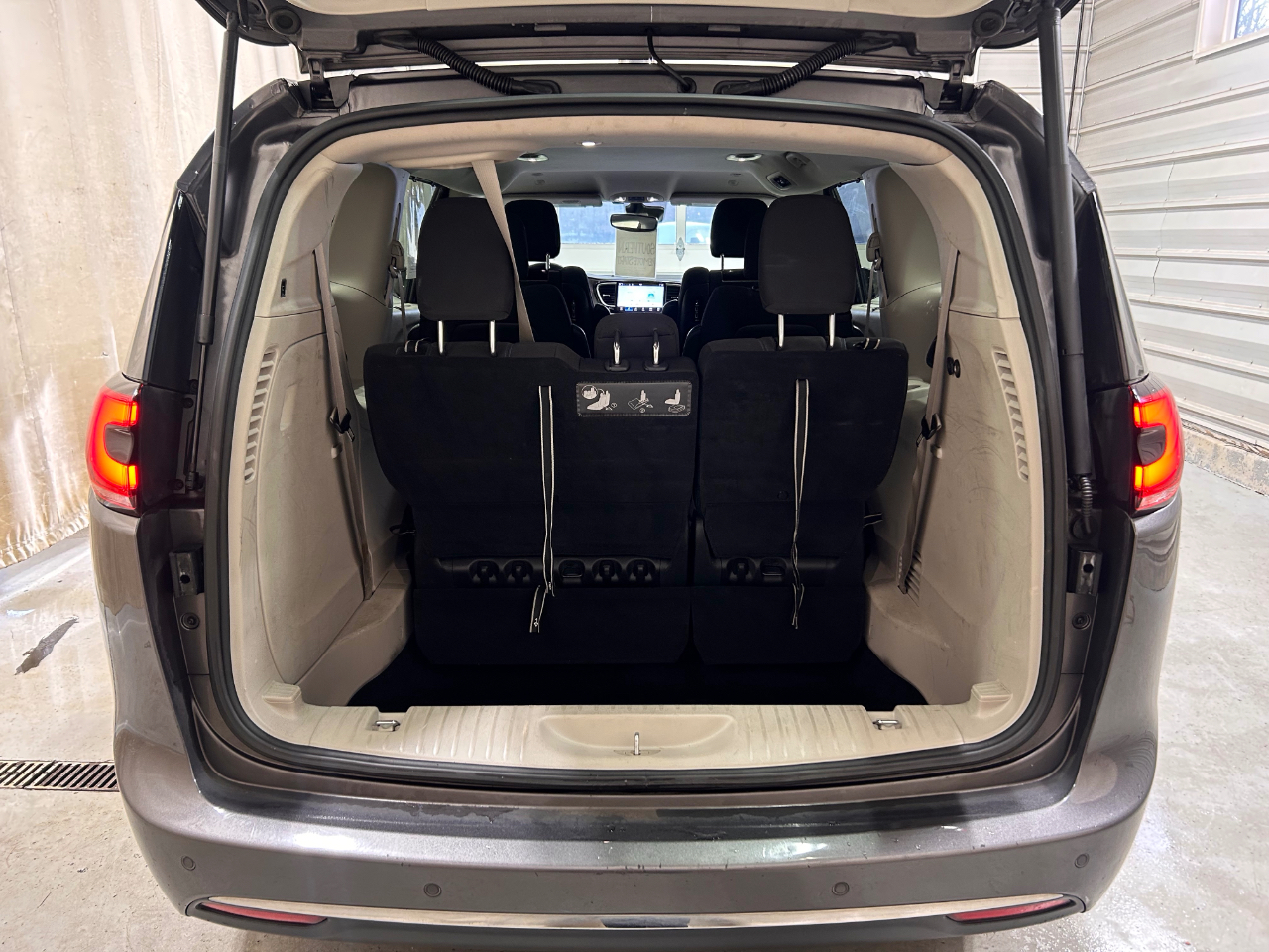 Chrysler Pacifica Touring FWD 2021