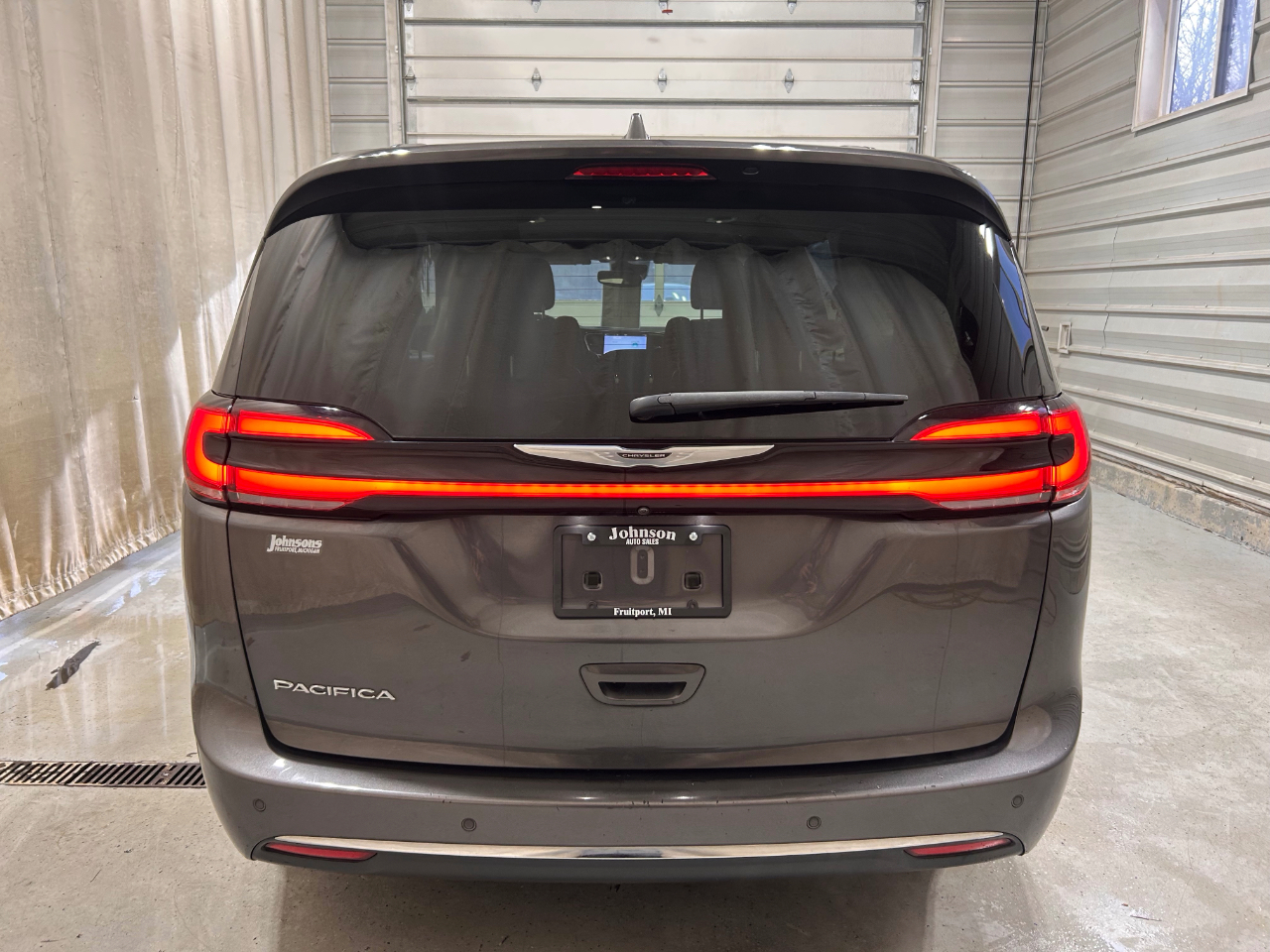 Chrysler Pacifica Touring FWD 2021