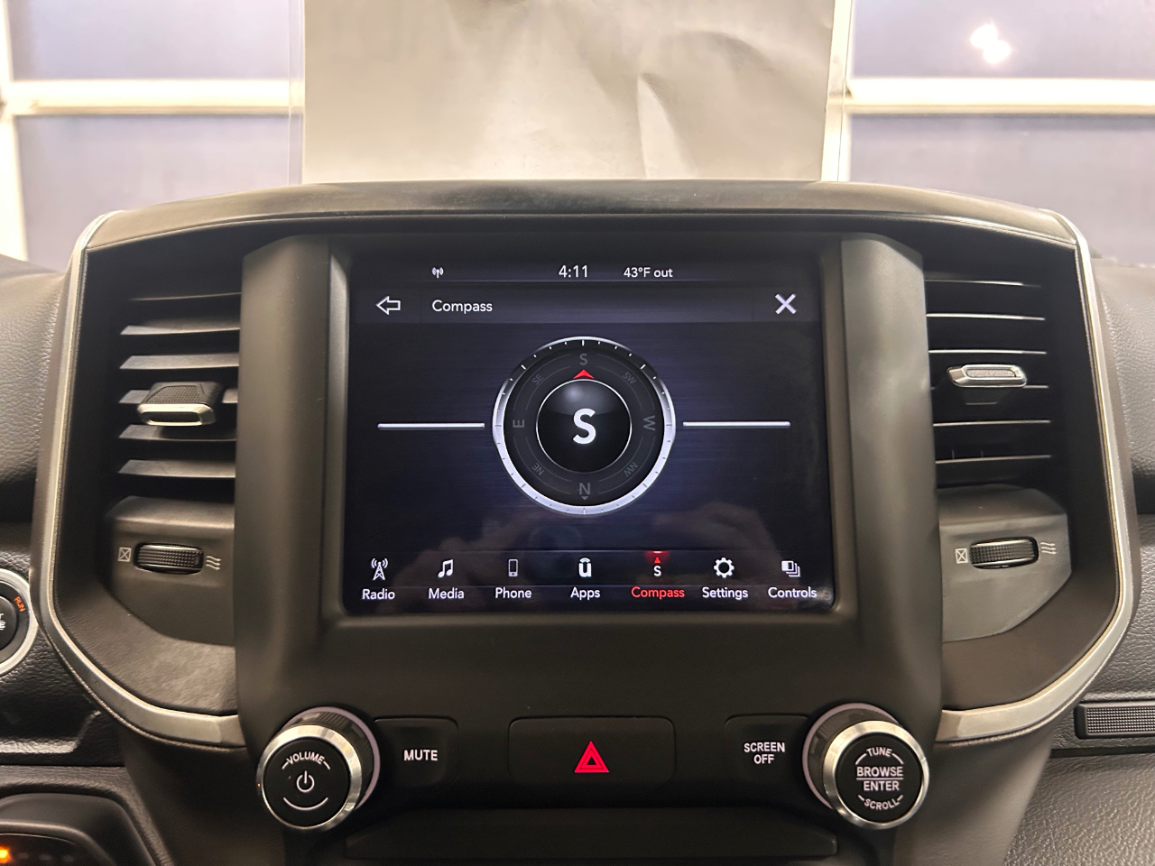 RAM 1500 Big Horn 4x4 Quad Cab 6'4" Box 2020