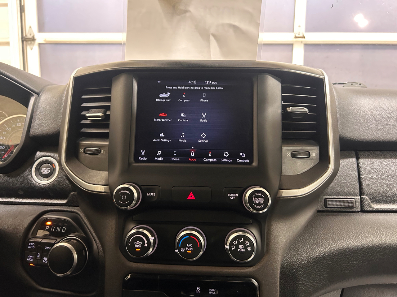 RAM 1500 Big Horn 4x4 Quad Cab 6'4" Box 2020