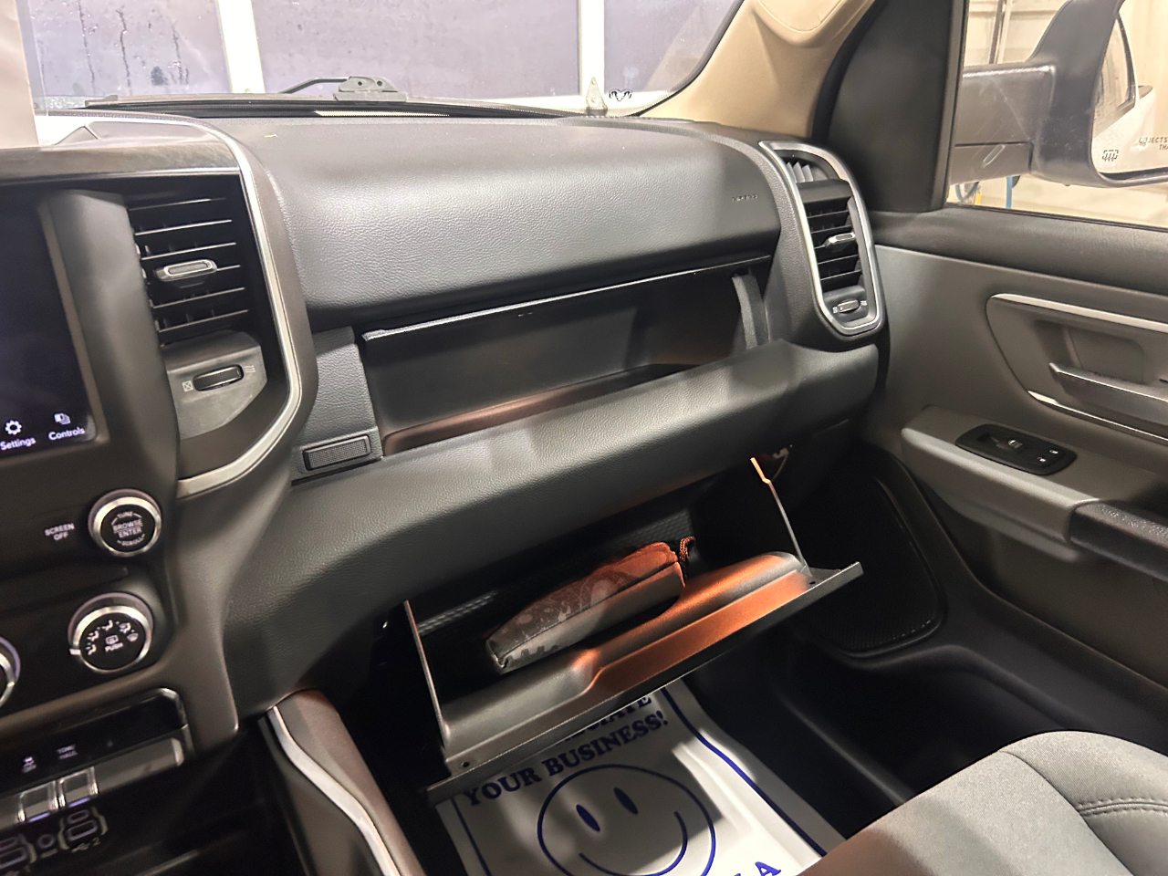 RAM 1500 Big Horn 4x4 Quad Cab 6'4" Box 2020