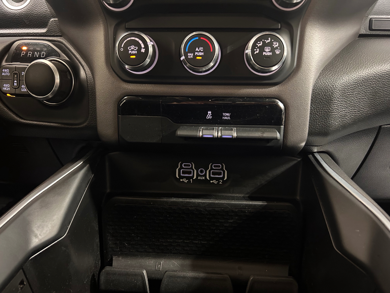 RAM 1500 Big Horn 4x4 Quad Cab 6'4" Box 2020