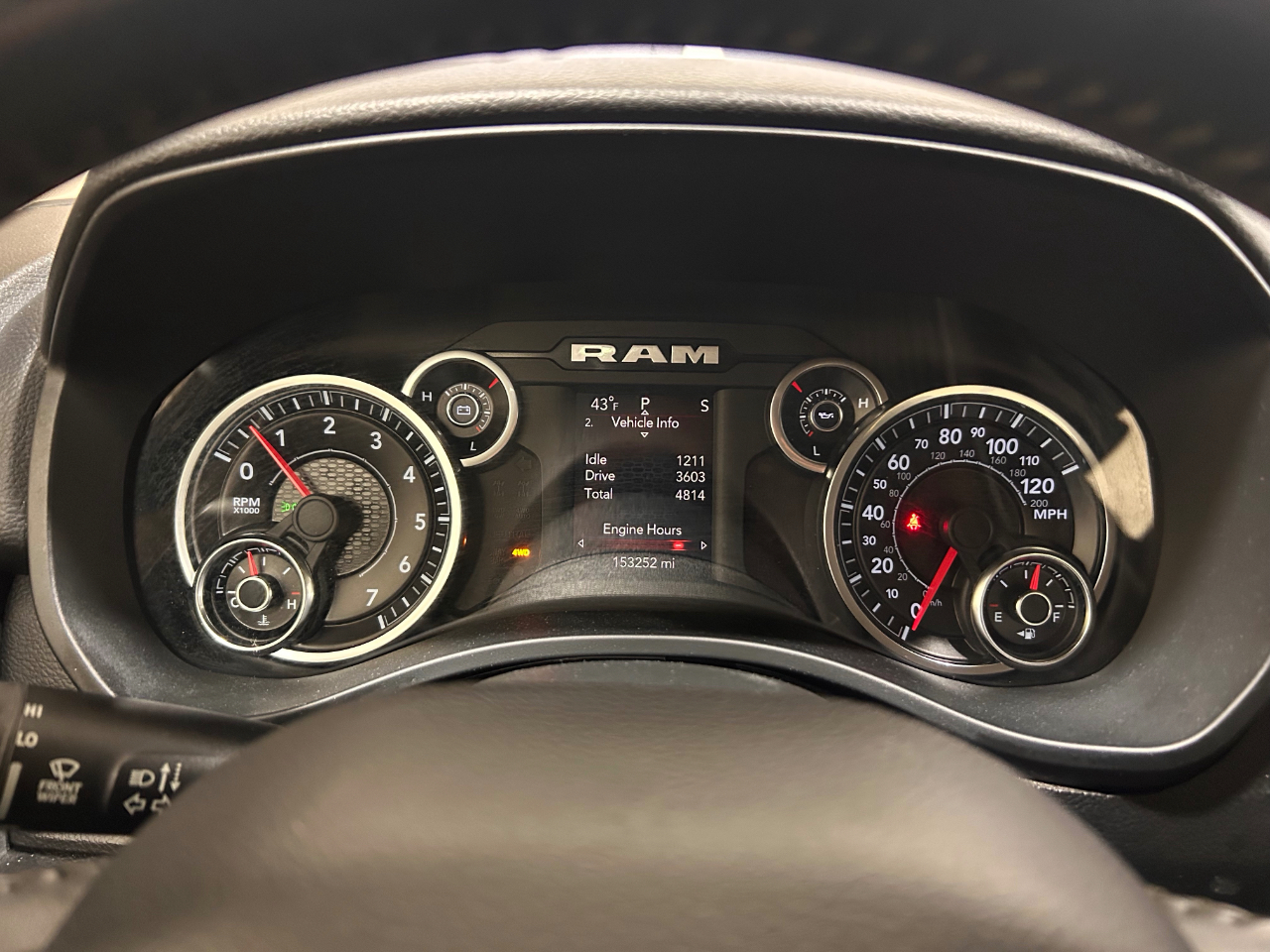 RAM 1500 Big Horn 4x4 Quad Cab 6'4" Box 2020