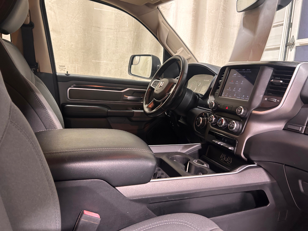 RAM 1500 Big Horn 4x4 Quad Cab 6'4" Box 2020