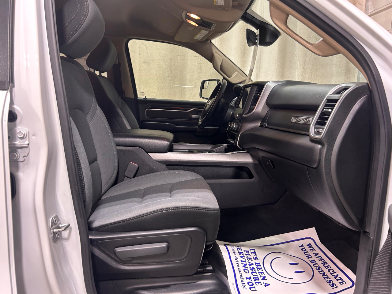 RAM 1500 Big Horn 4x4 Quad Cab 6'4" Box 2020