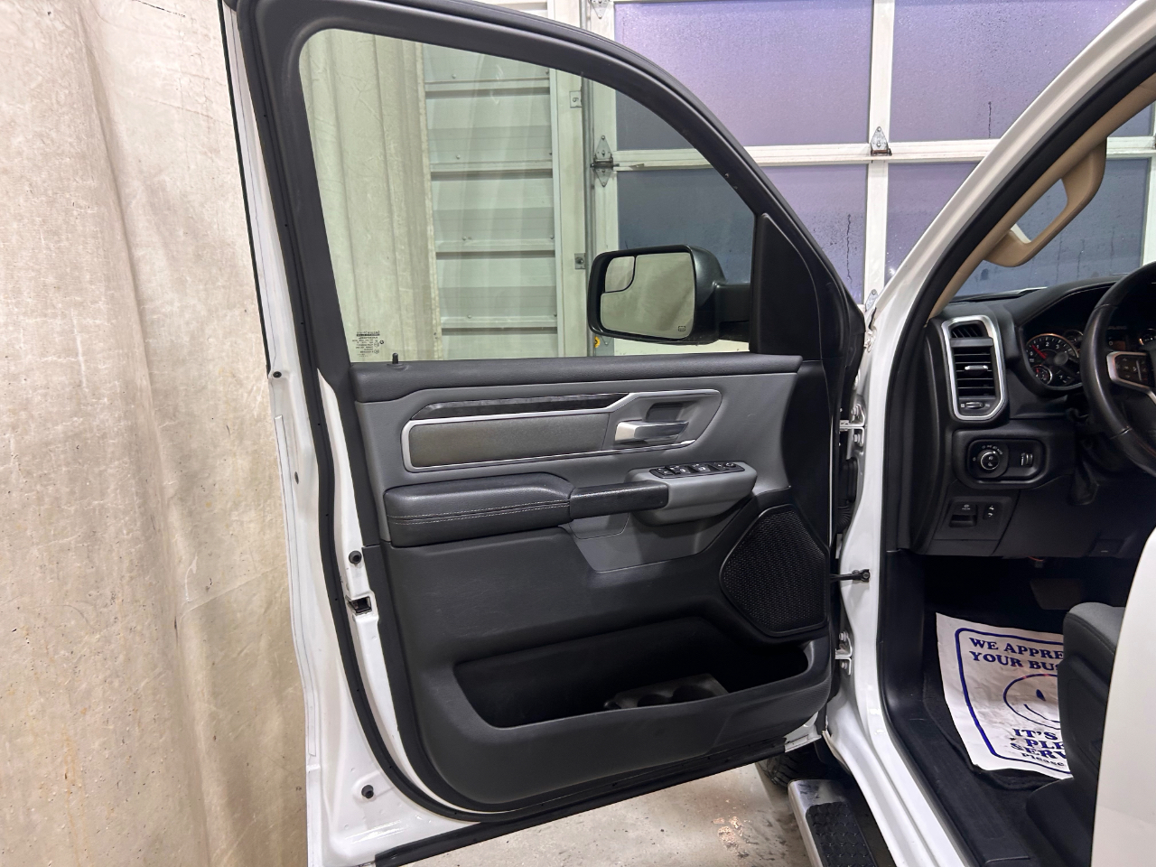 RAM 1500 Big Horn 4x4 Quad Cab 6'4" Box 2020