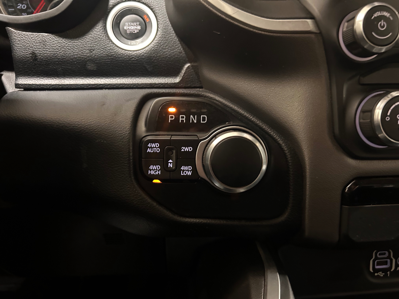 RAM 1500 Big Horn 4x4 Quad Cab 6'4" Box 2020