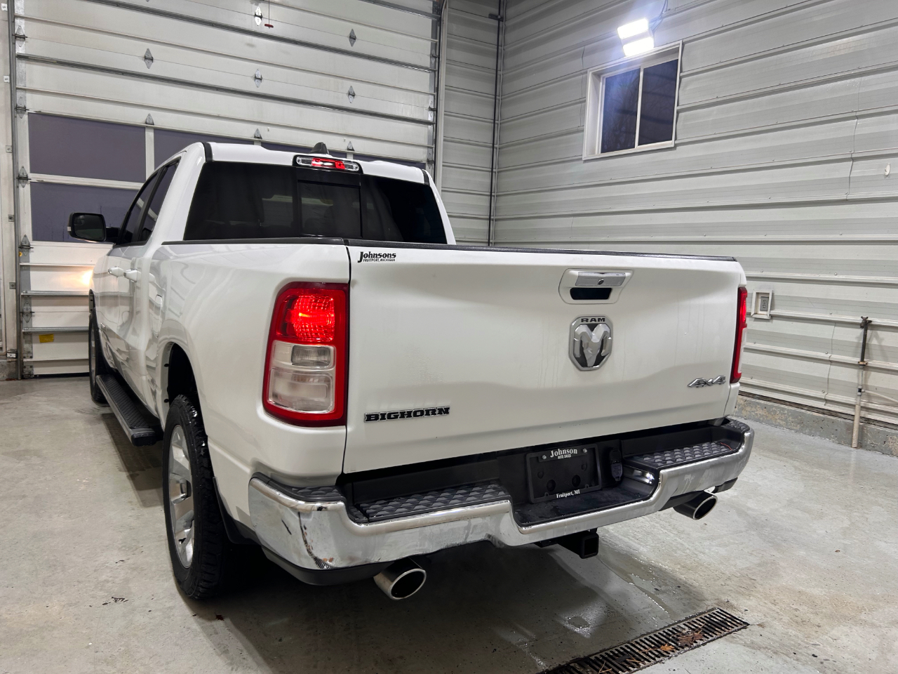 RAM 1500 Big Horn 4x4 Quad Cab 6'4" Box 2020