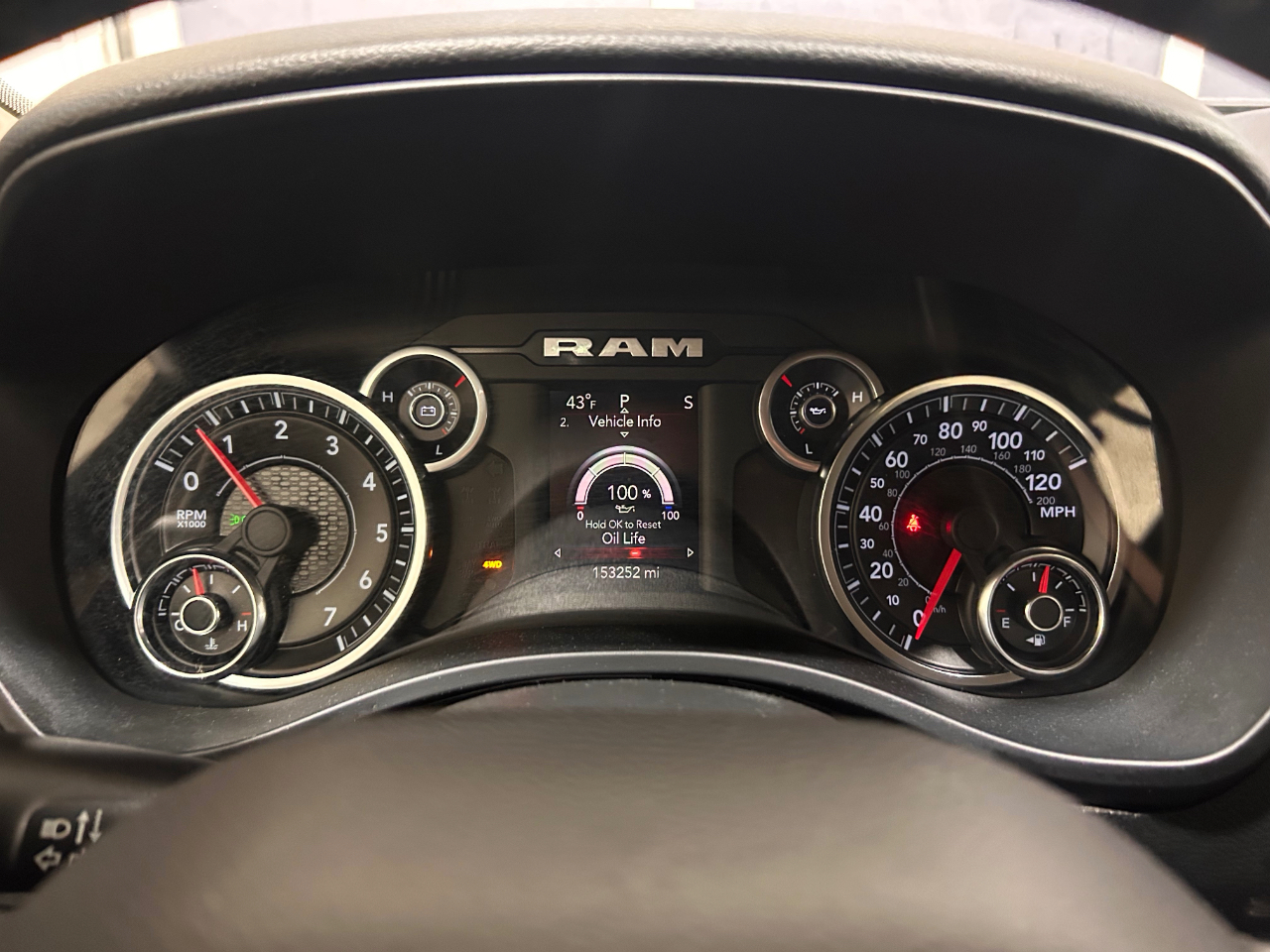 RAM 1500 Big Horn 4x4 Quad Cab 6'4" Box 2020