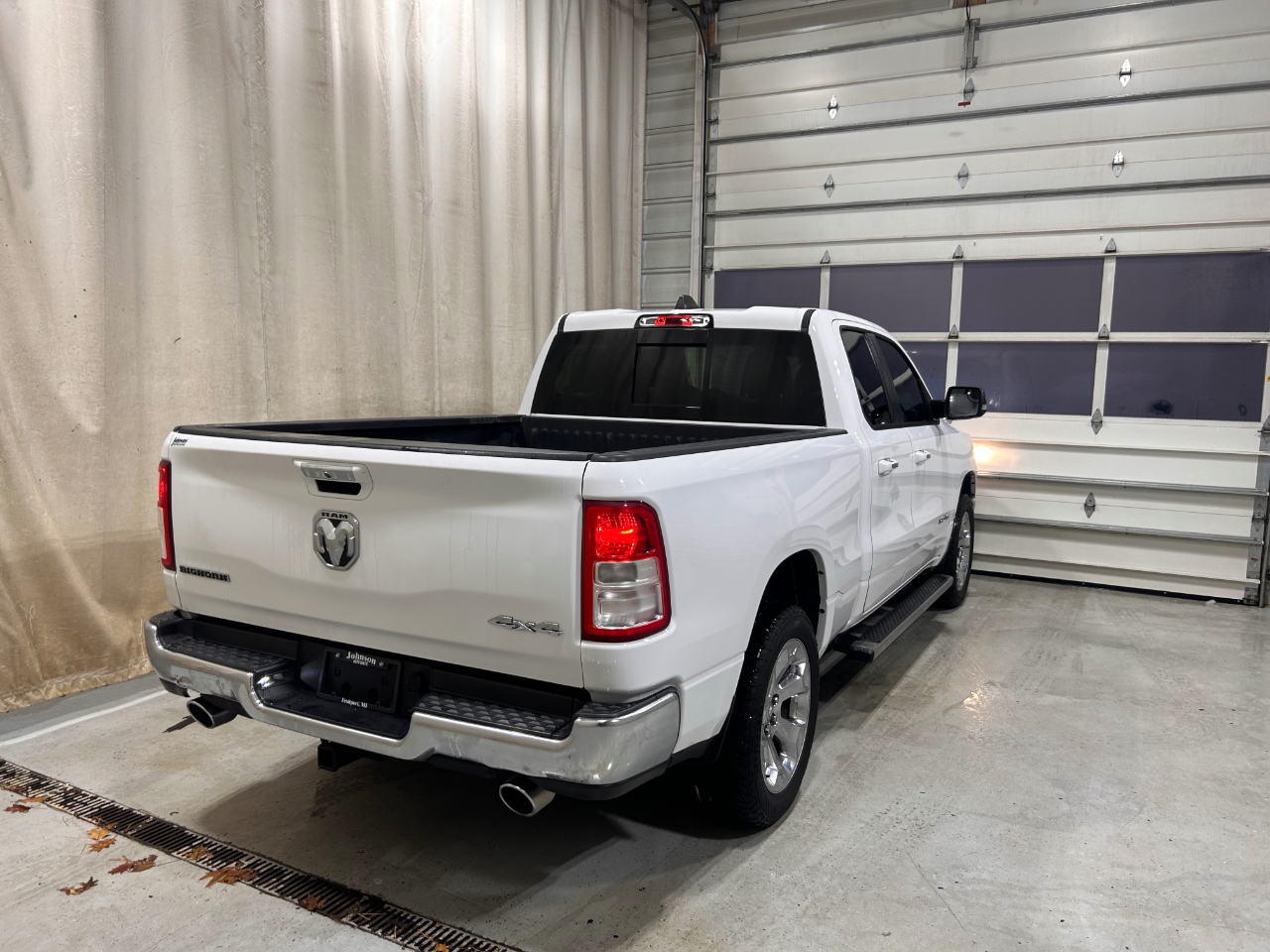 RAM 1500 Big Horn 4x4 Quad Cab 6'4" Box 2020