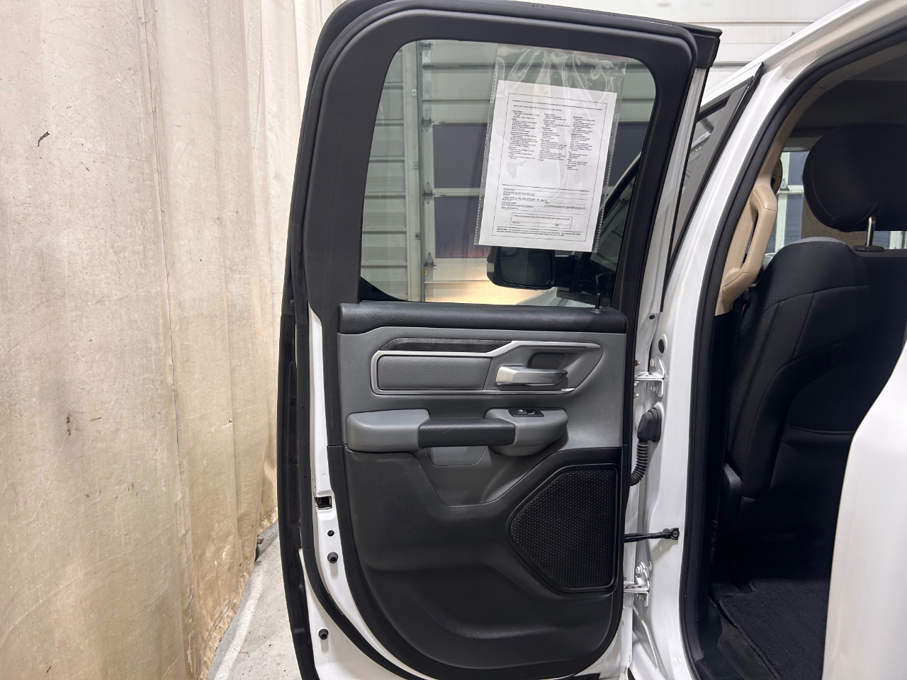 RAM 1500 Big Horn 4x4 Quad Cab 6'4" Box 2020