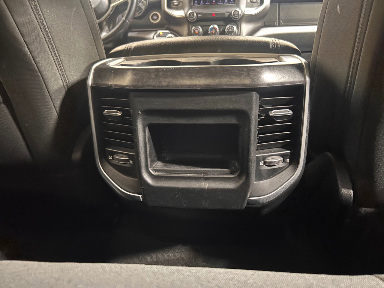 RAM 1500 Big Horn 4x4 Quad Cab 6'4" Box 2020