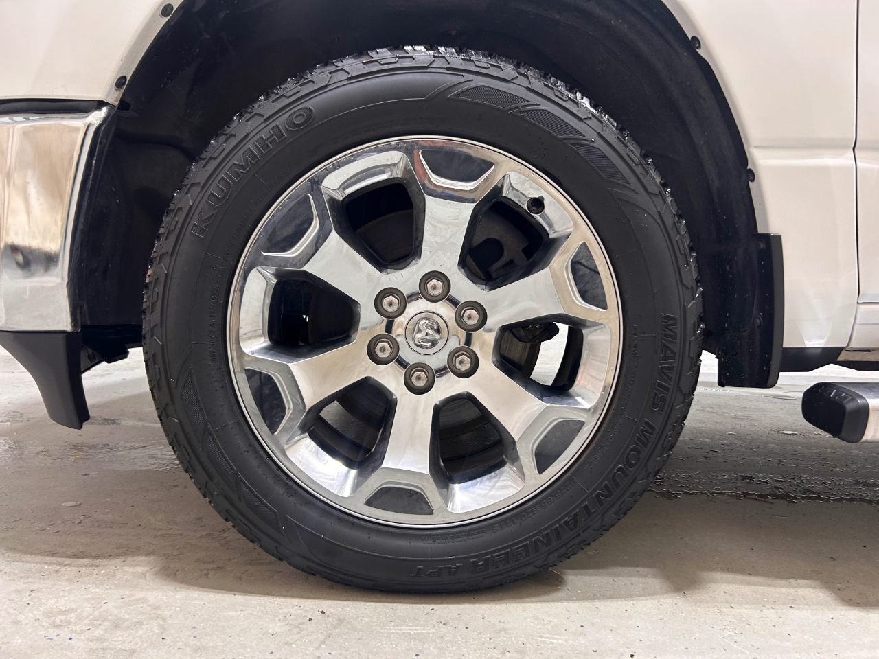 RAM 1500 Big Horn 4x4 Quad Cab 6'4" Box 2020