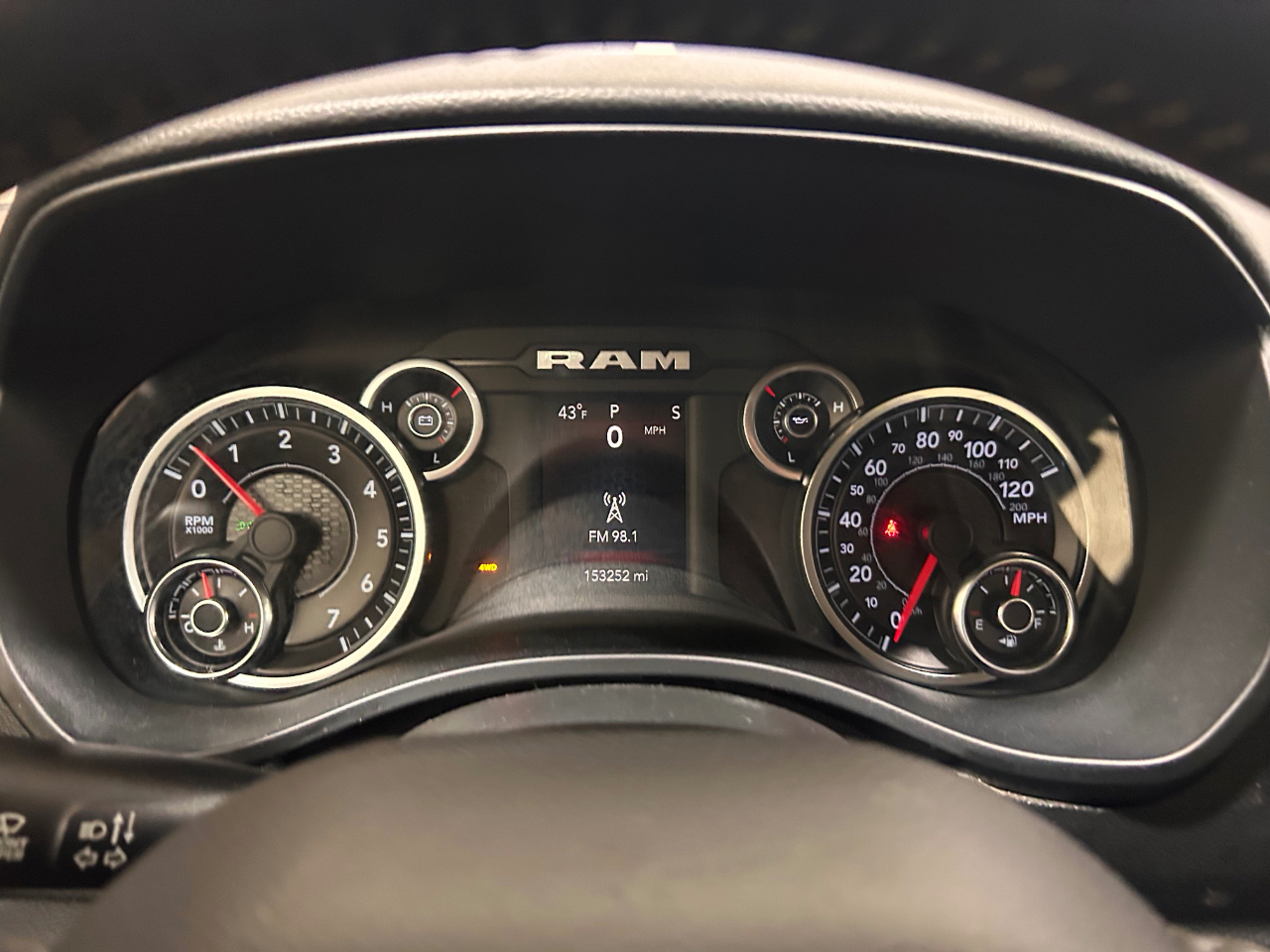 RAM 1500 Big Horn 4x4 Quad Cab 6'4" Box 2020